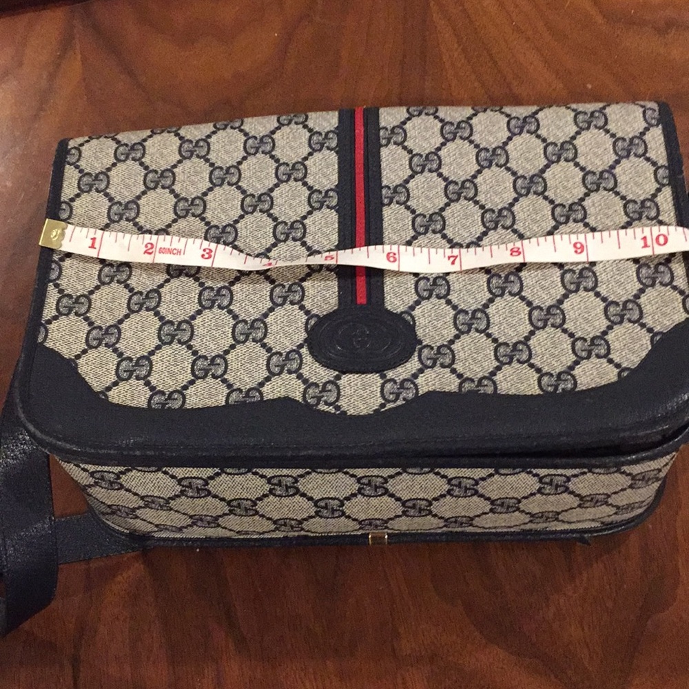 Vintage  Gucci crossbody.